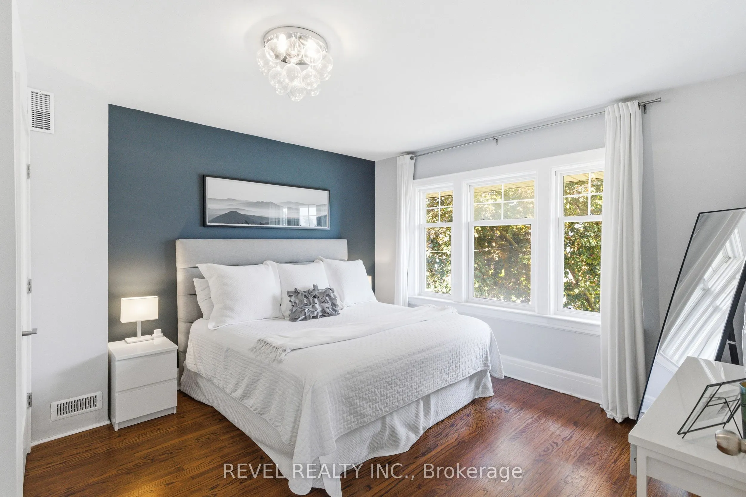 308 King Street E