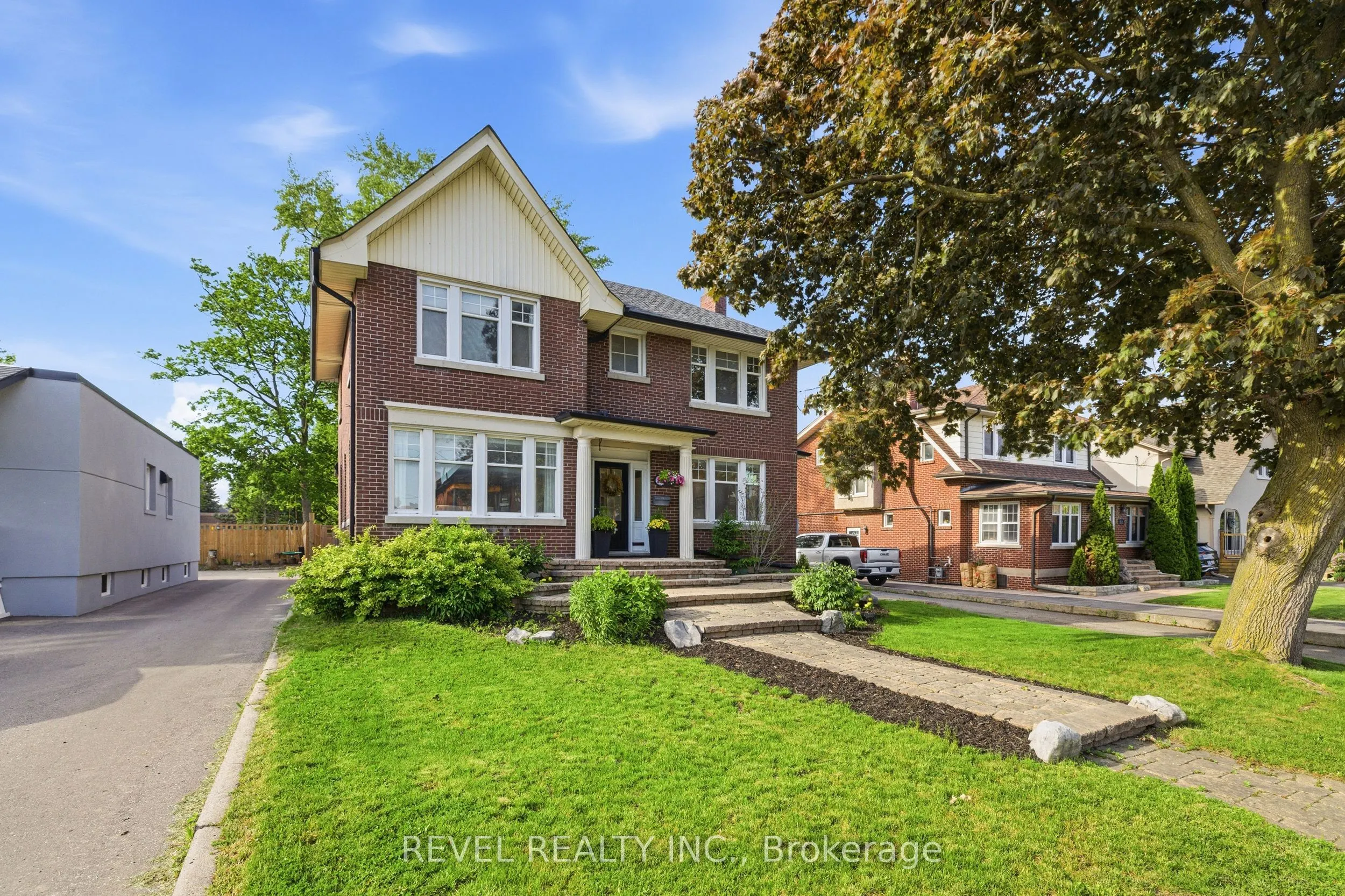 308 King Street E