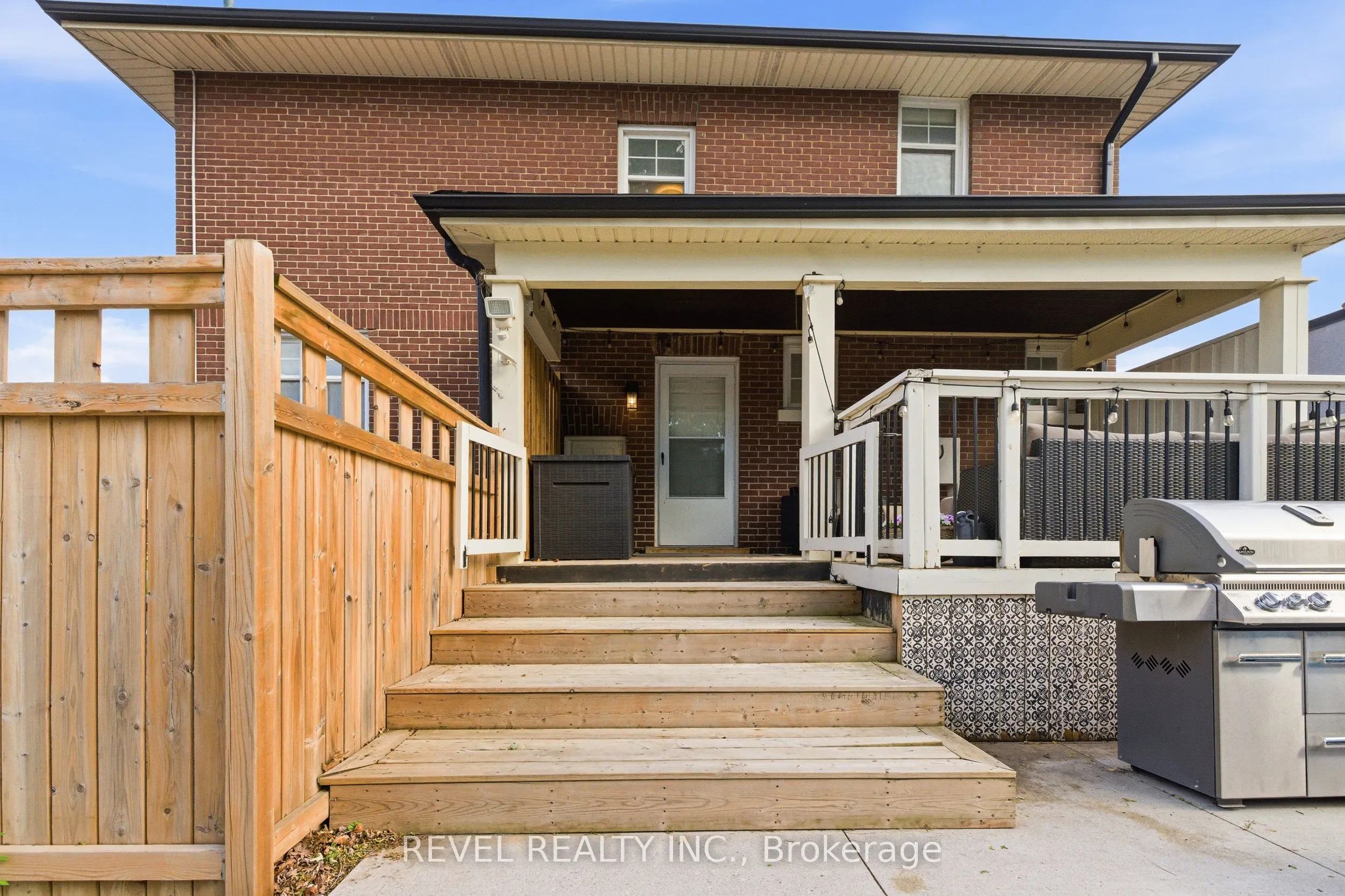 308 King Street E
