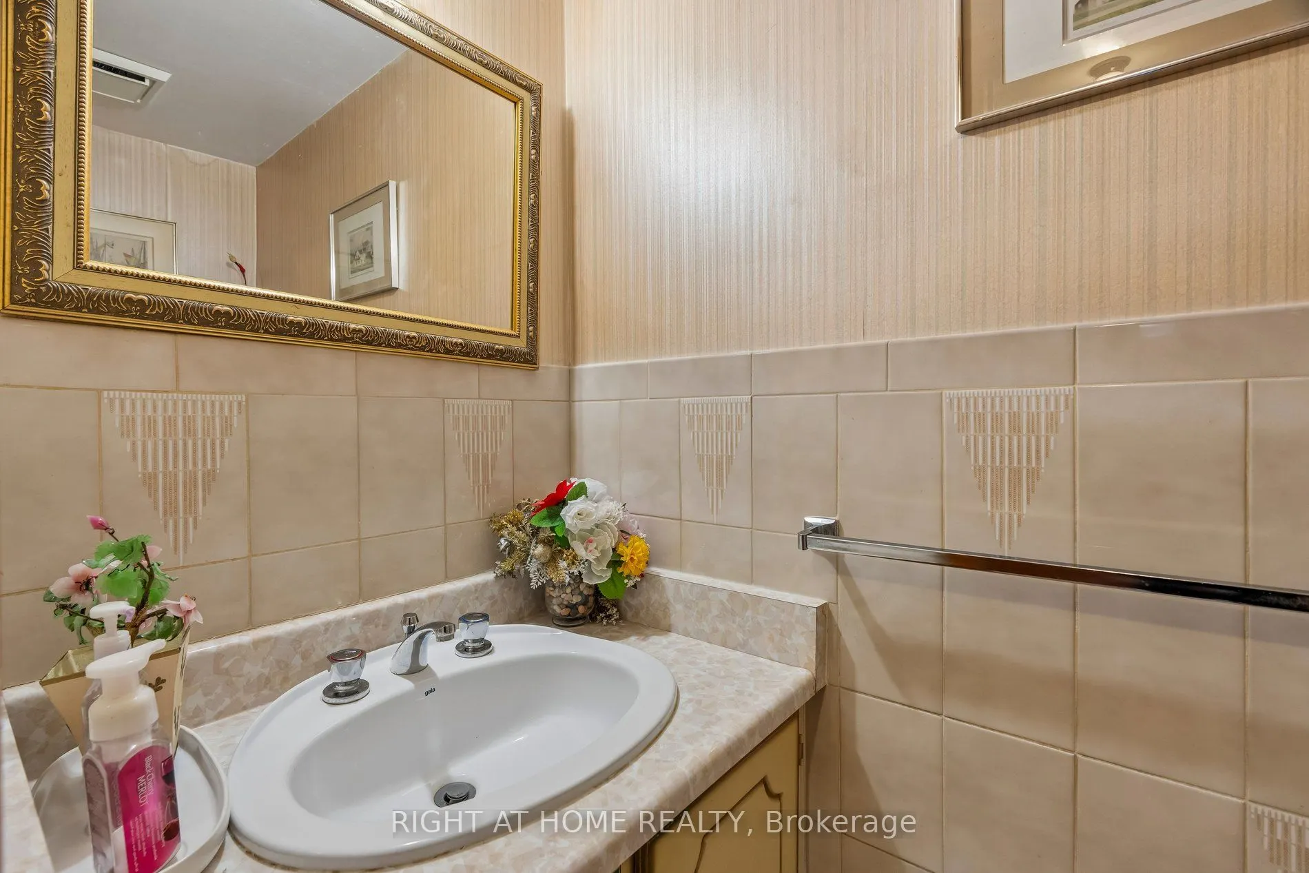 16 Ascolda Boulevard