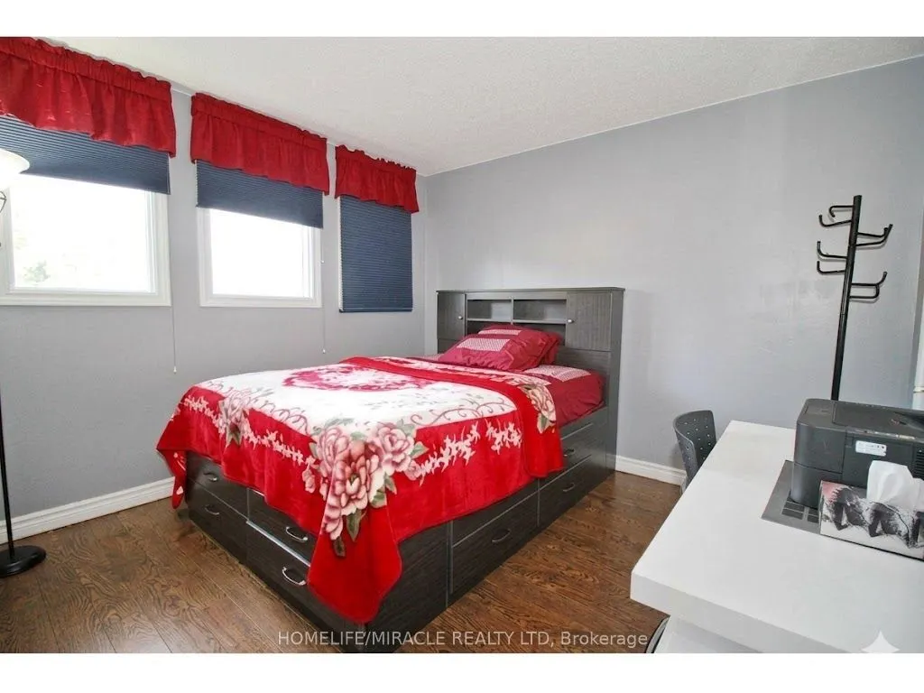 8 Sayor Drive