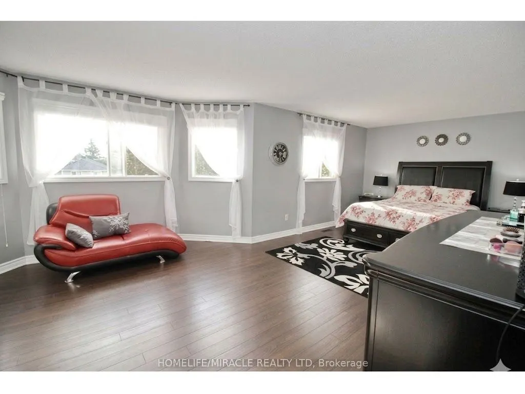 8 Sayor Drive