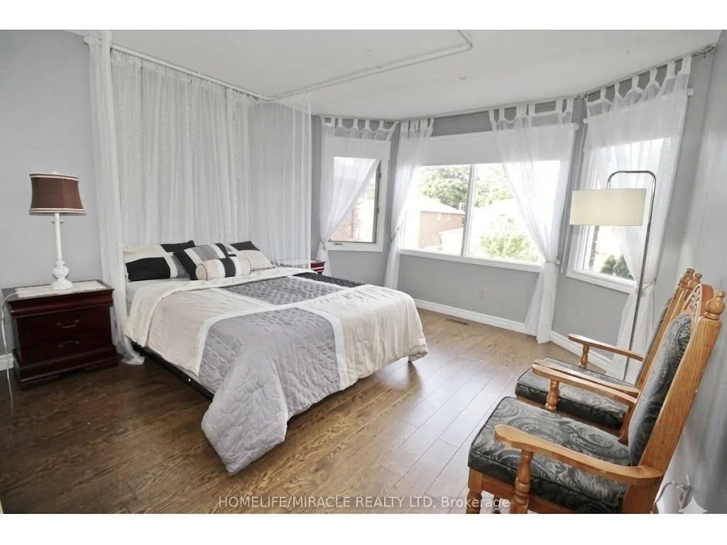 8 Sayor Drive