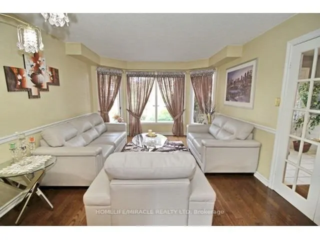 8 Sayor Drive