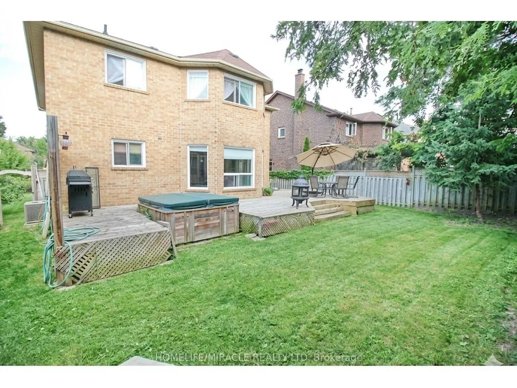 8 Sayor Drive