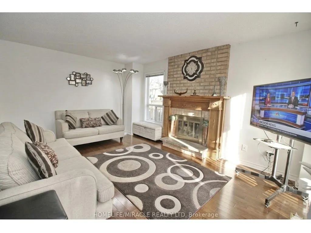 8 Sayor Drive