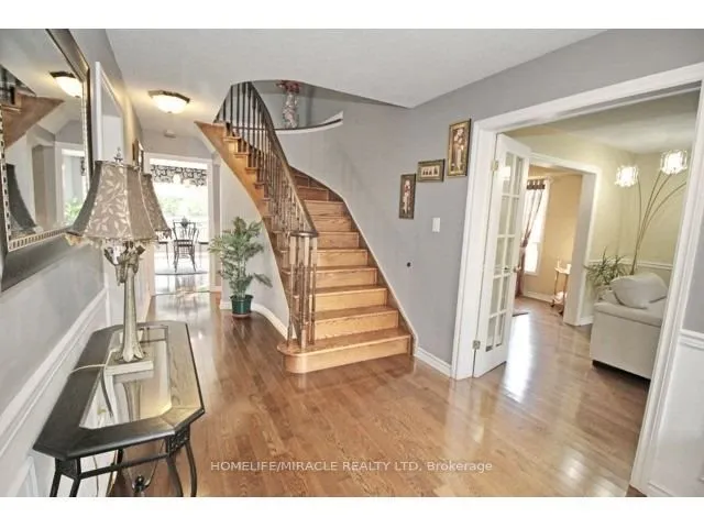 8 Sayor Drive