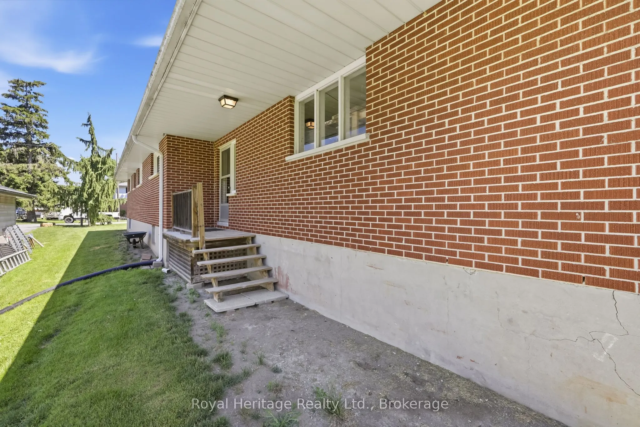 12 Simcoe Street