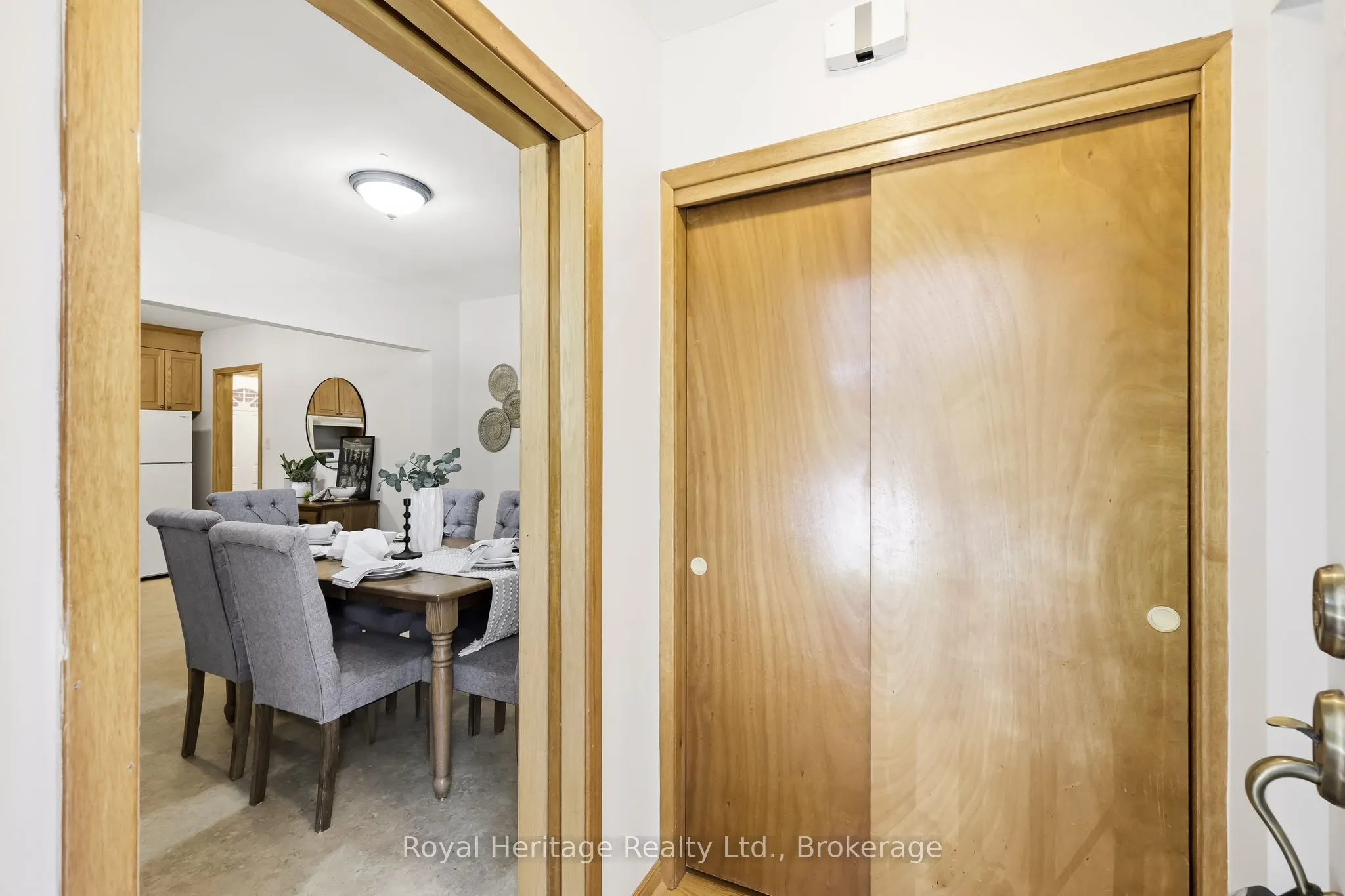 12 Simcoe Street