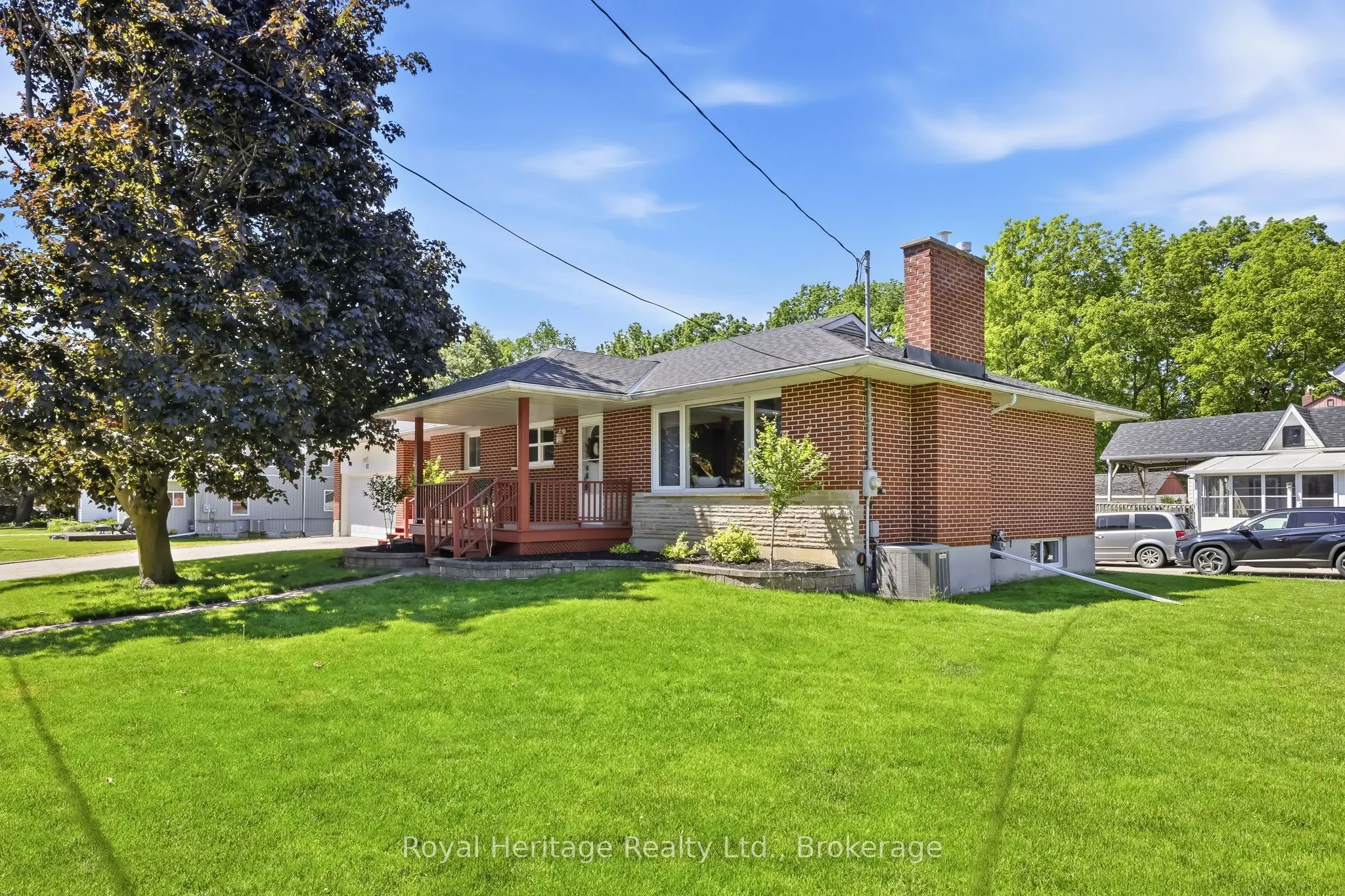 12 Simcoe Street