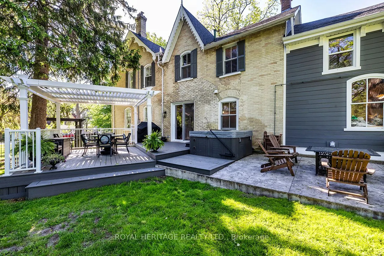 220 Cochrane Street