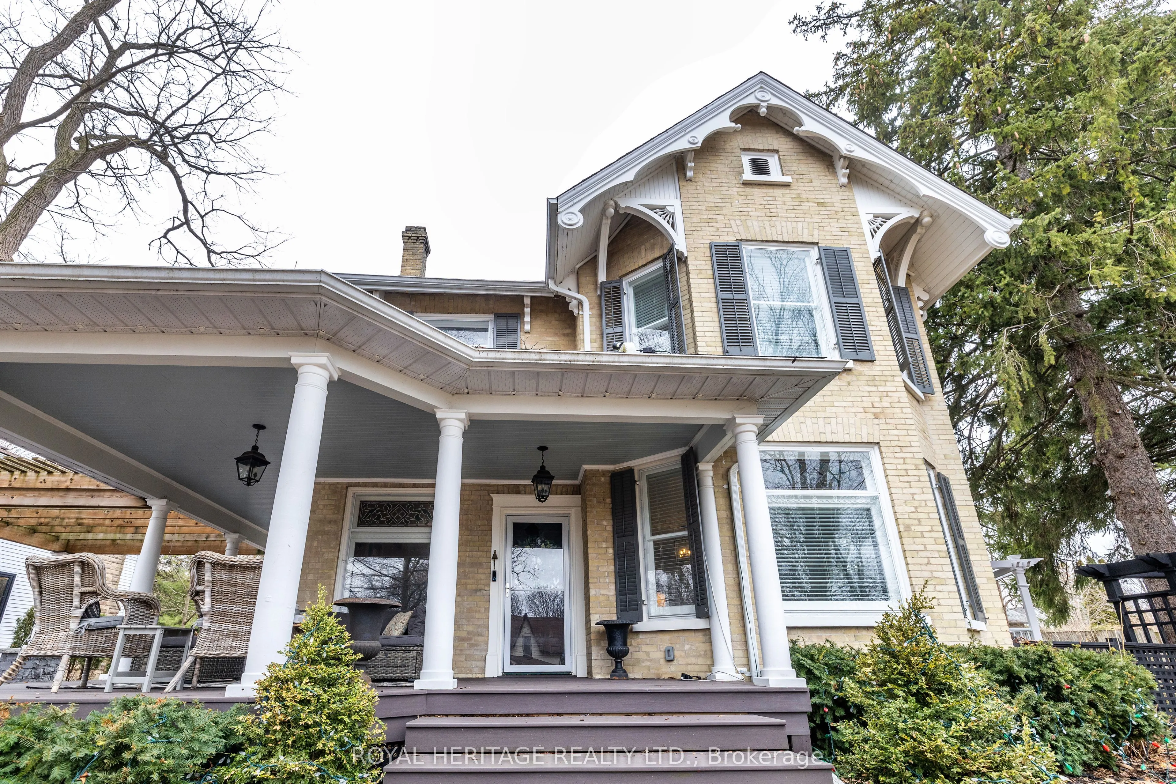 220 Cochrane Street