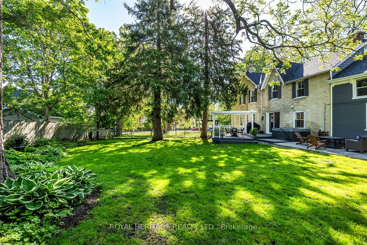 220 Cochrane Street