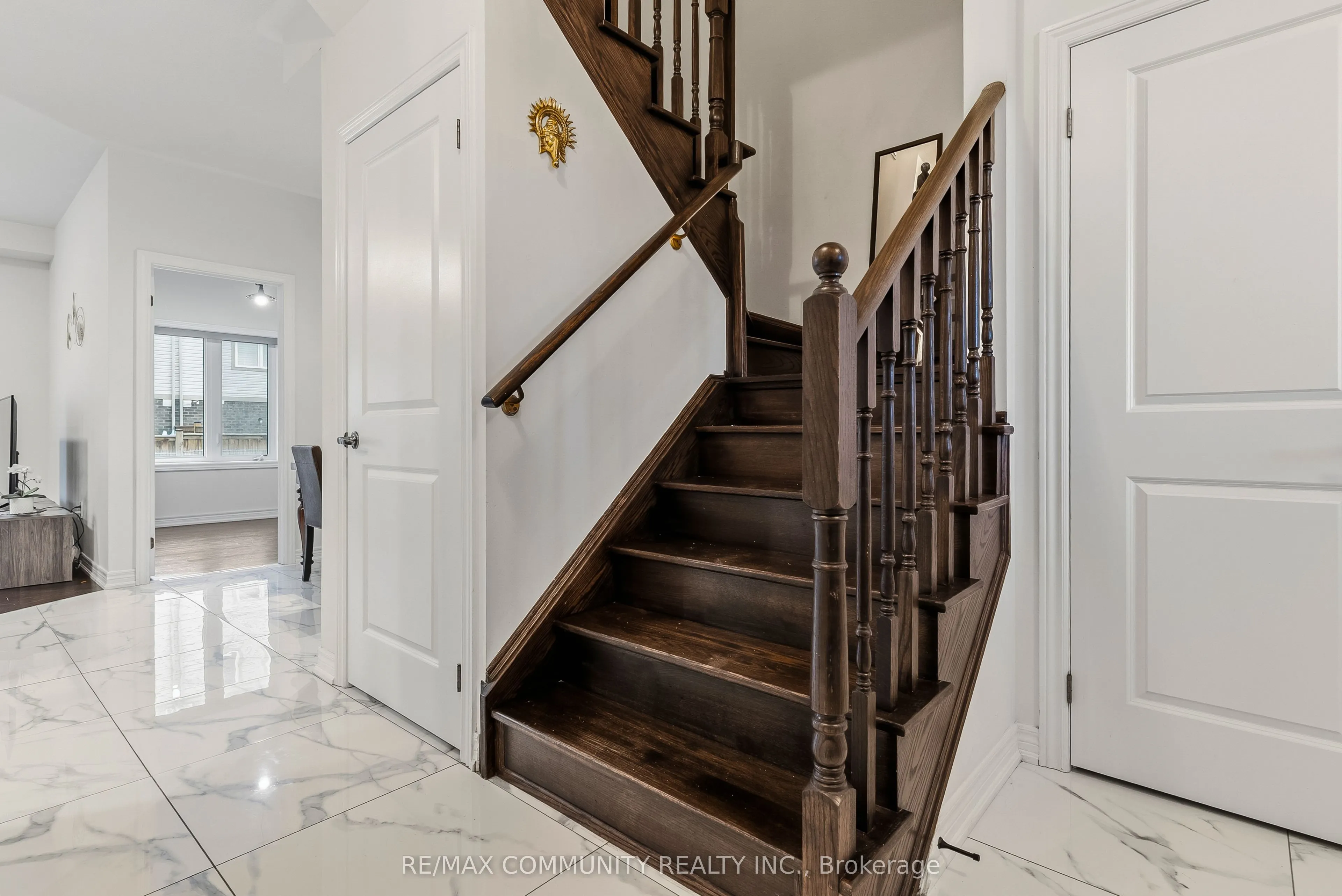 99 Bill Hutchinson Crescent