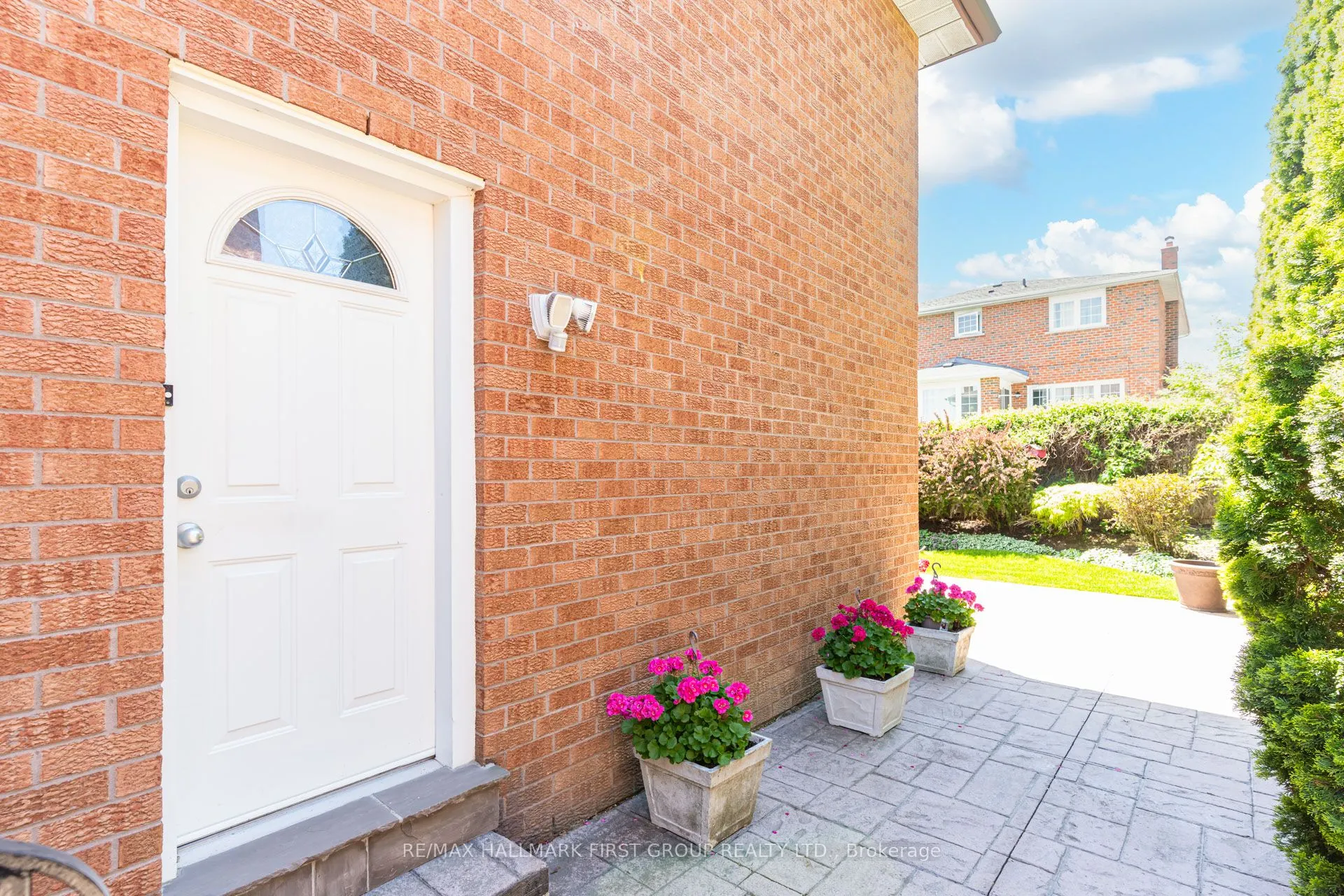 520 McLeod Crescent