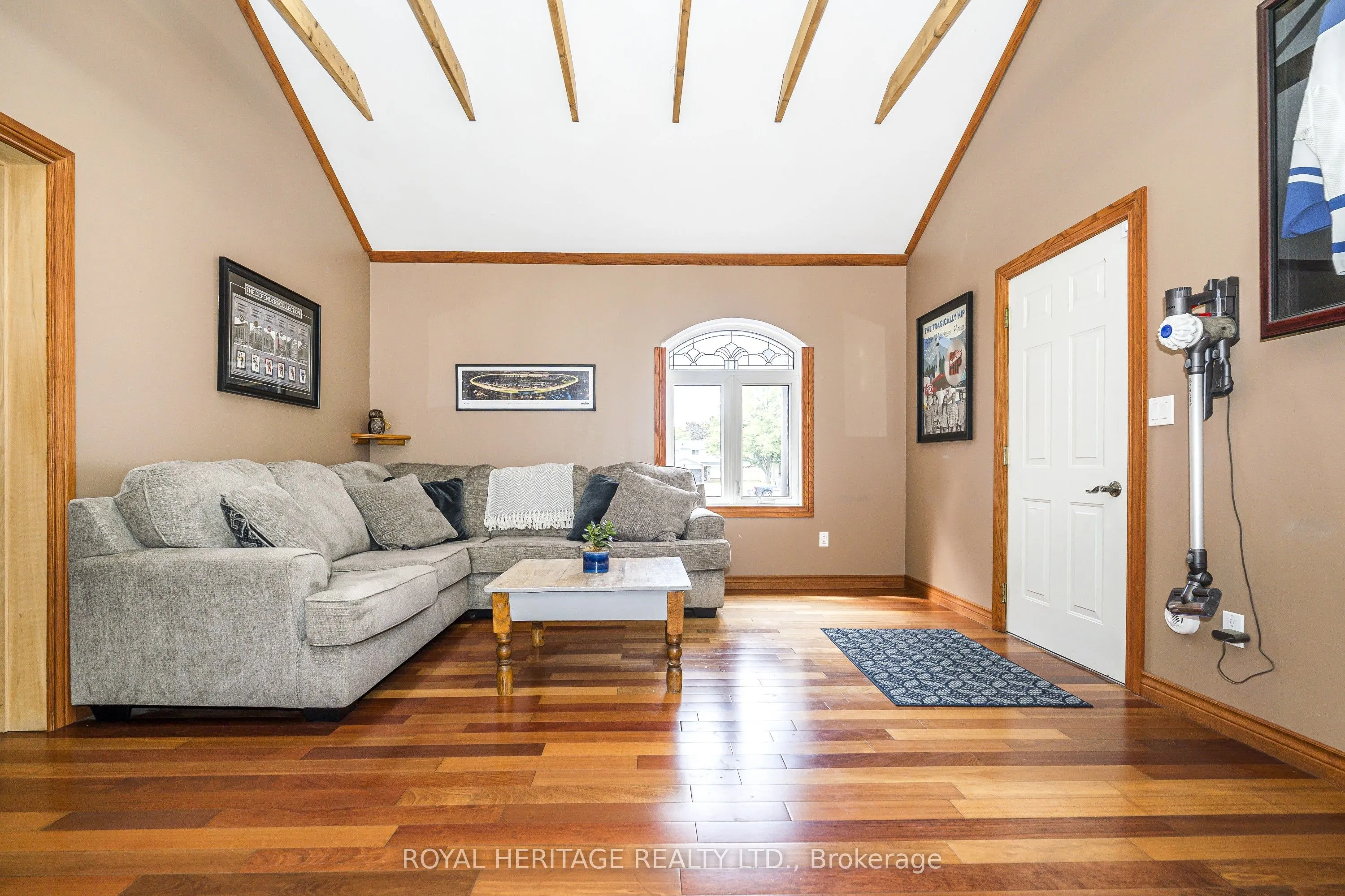 956 Bayshore Court
