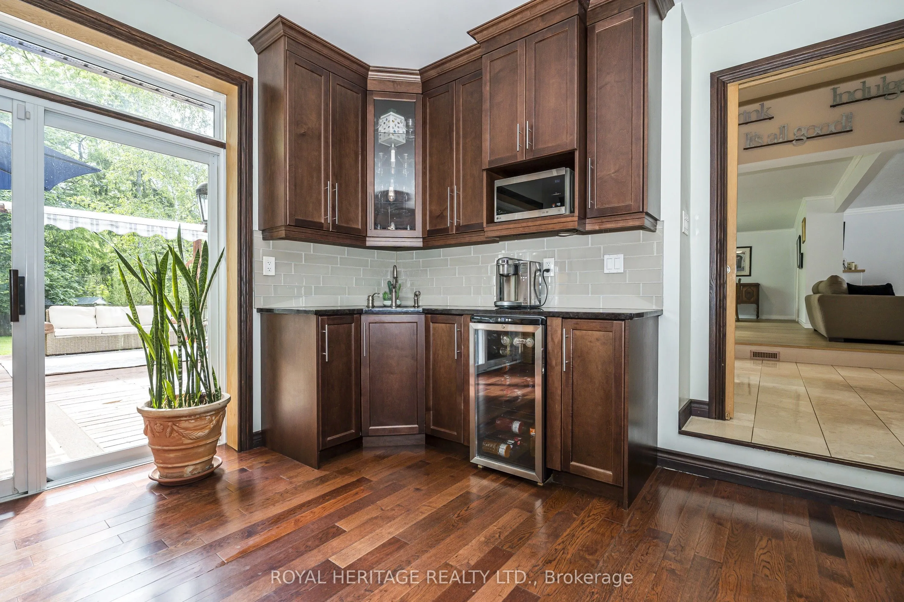 956 Bayshore Court
