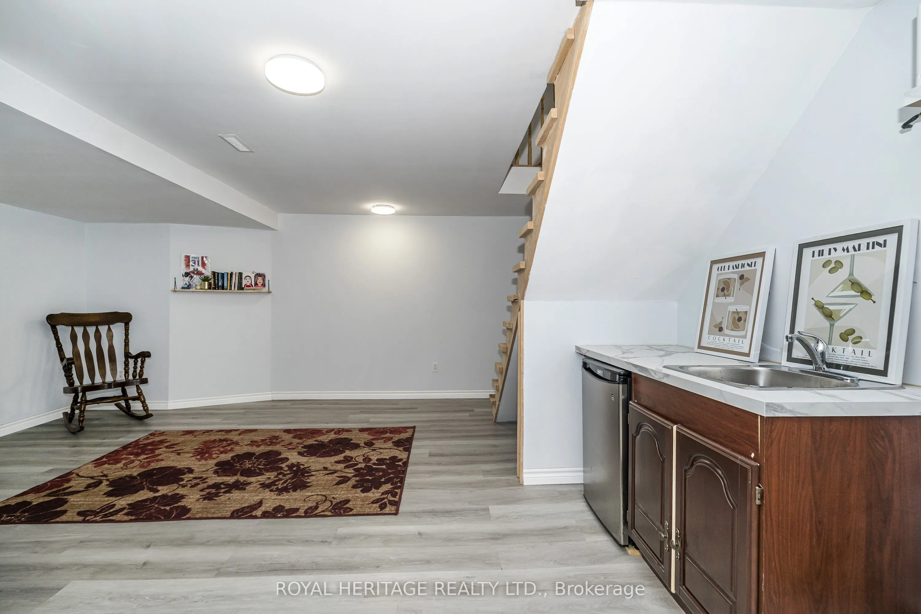 956 Bayshore Court