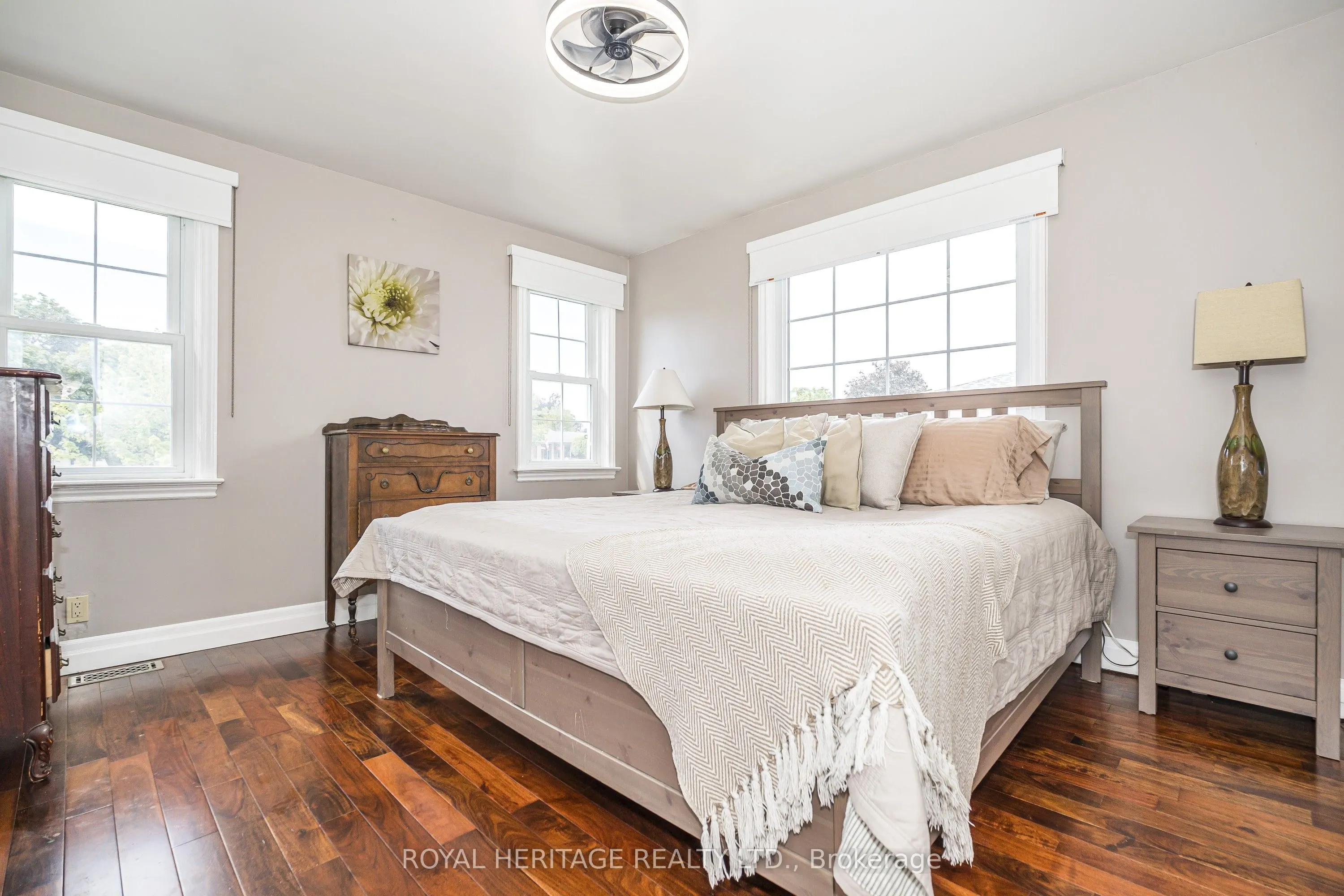 956 Bayshore Court