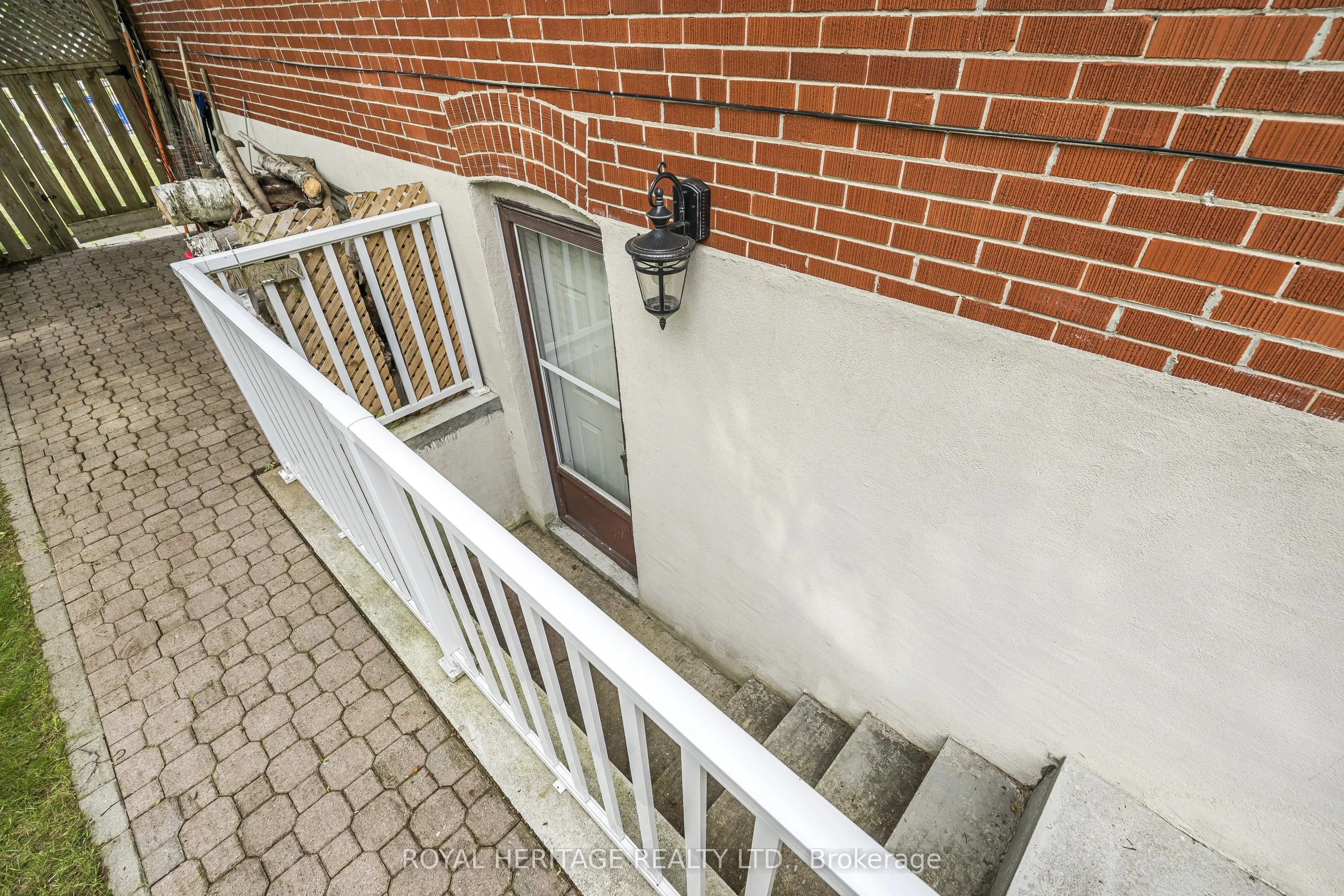 956 Bayshore Court