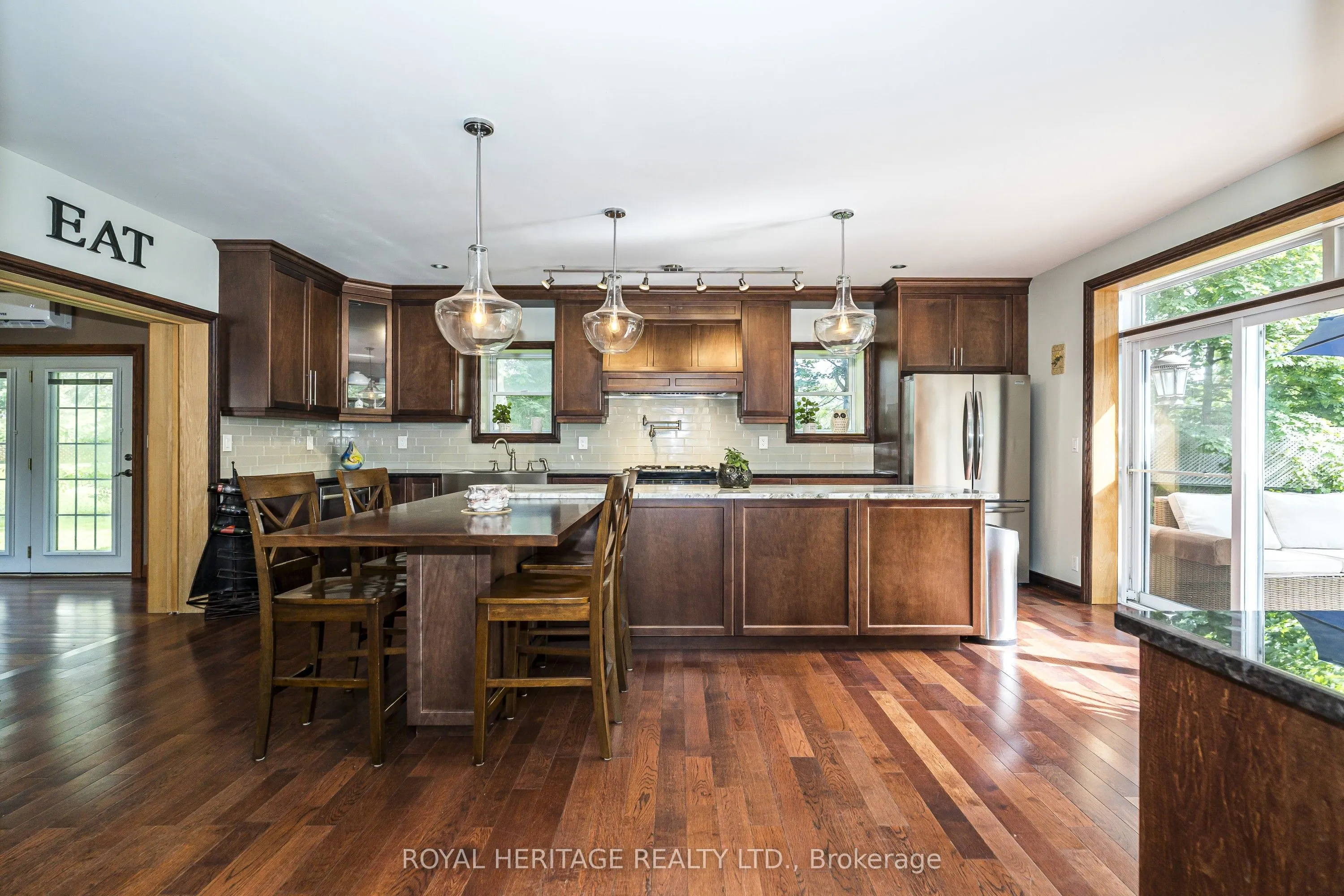 956 Bayshore Court