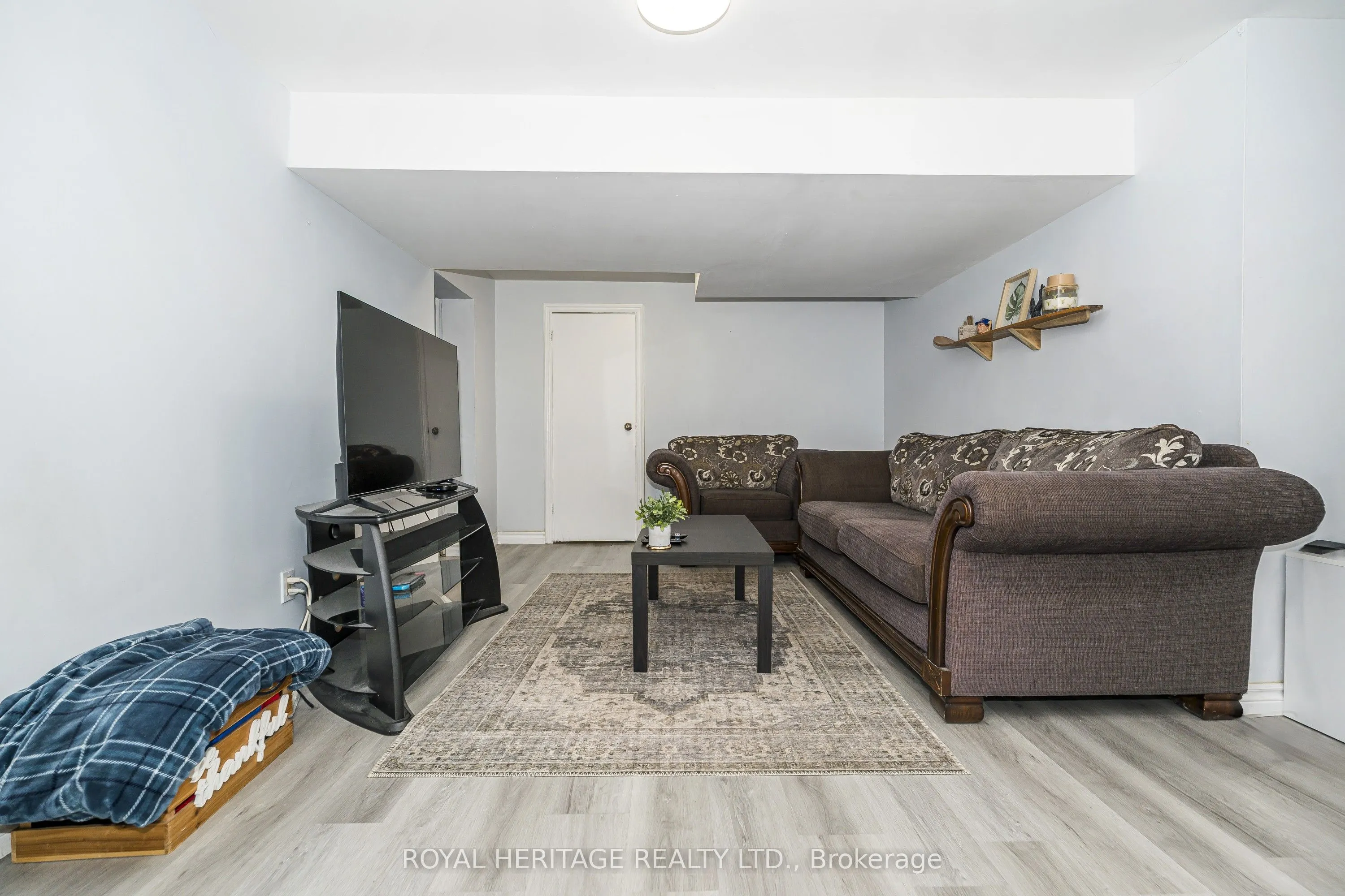 956 Bayshore Court