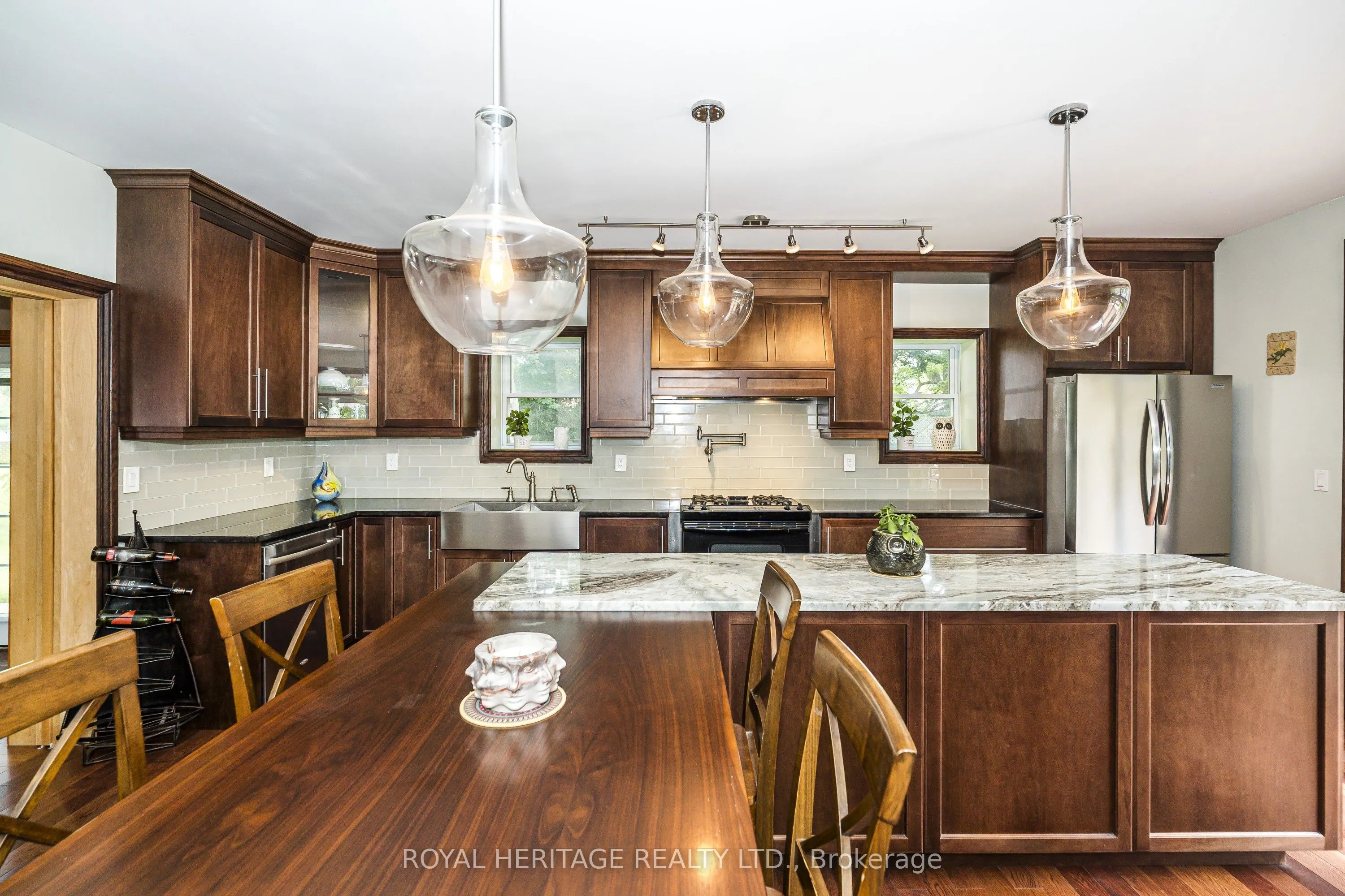 956 Bayshore Court