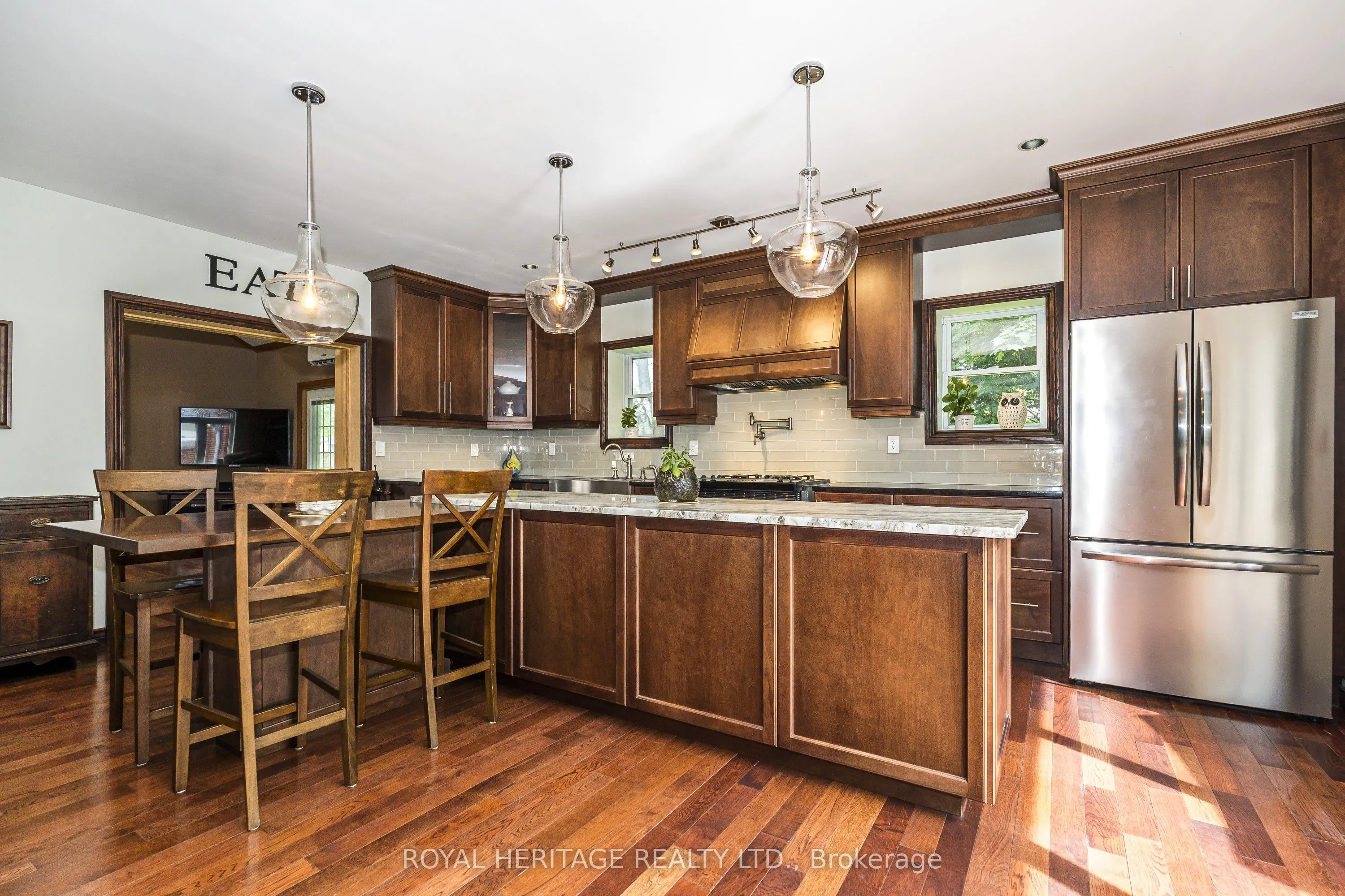 956 Bayshore Court