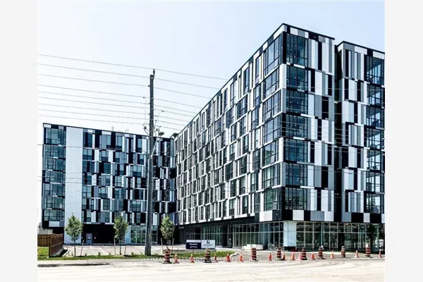 1900 Simcoe Street N