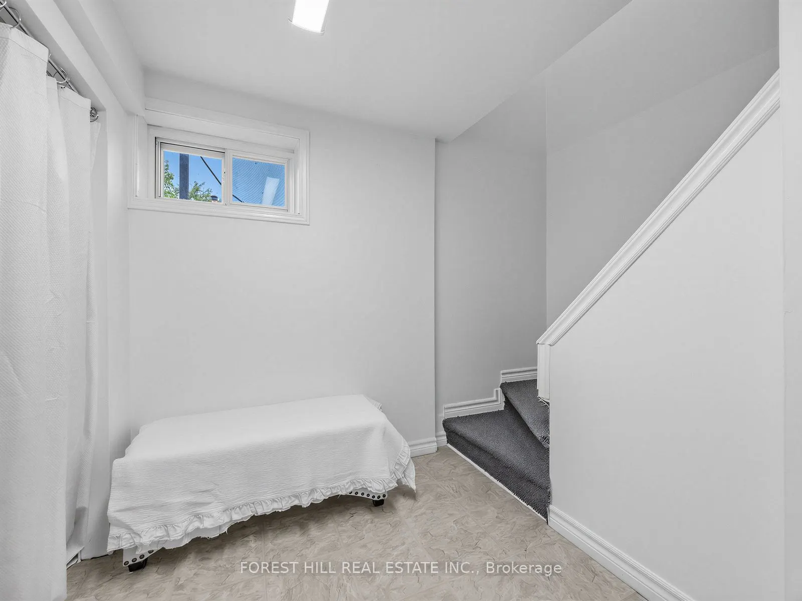 72 Woodgarden Crescent