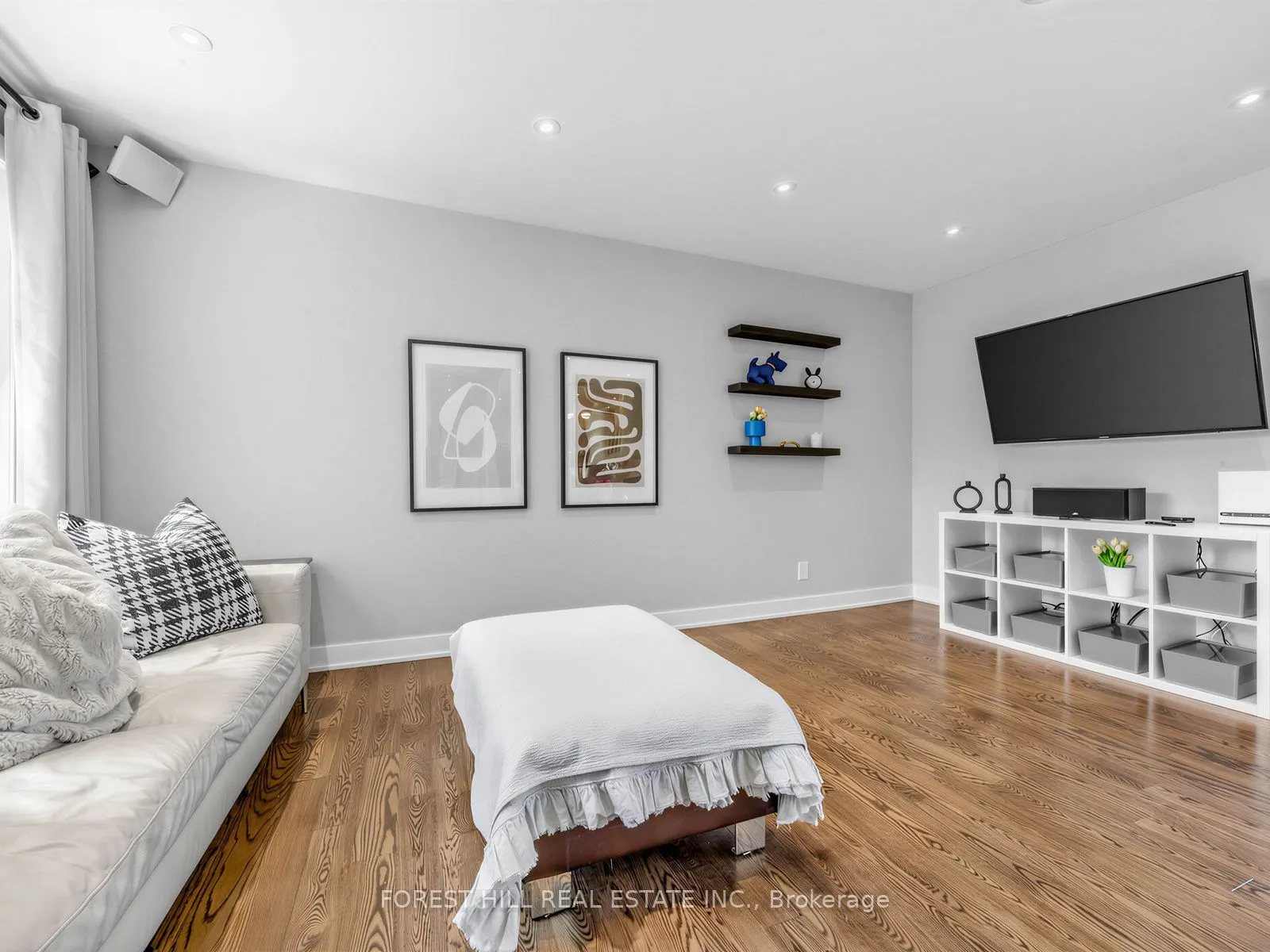 72 Woodgarden Crescent