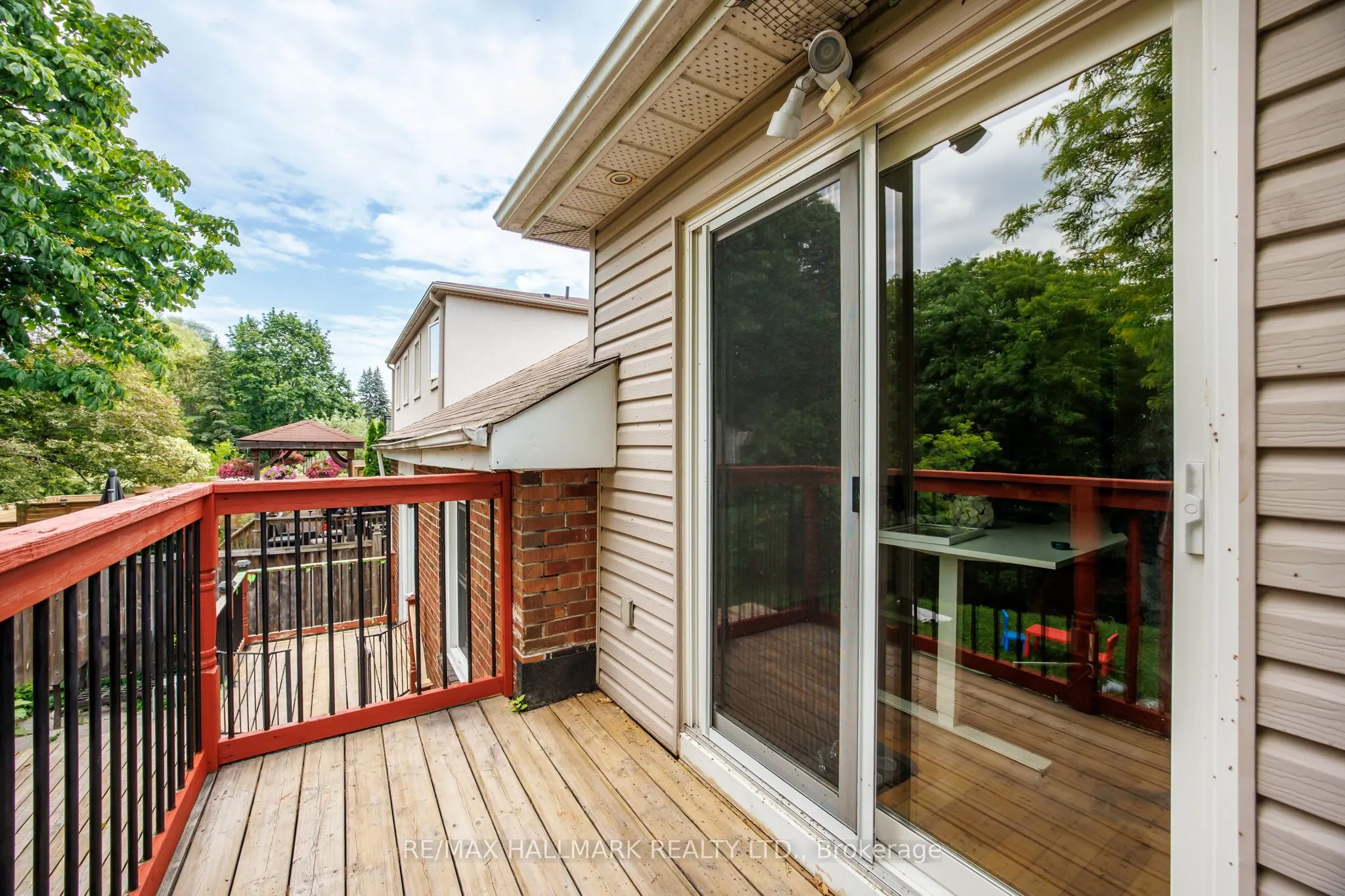8 Davies Crescent