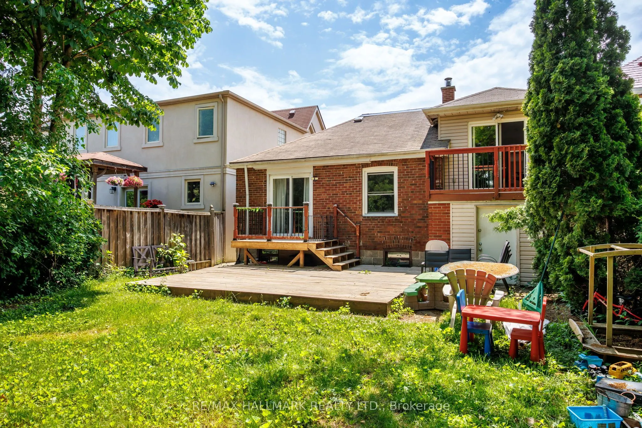 8 Davies Crescent
