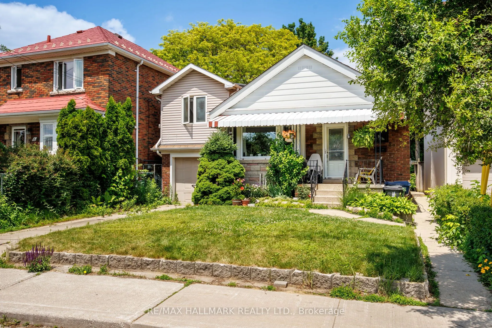 8 Davies Crescent