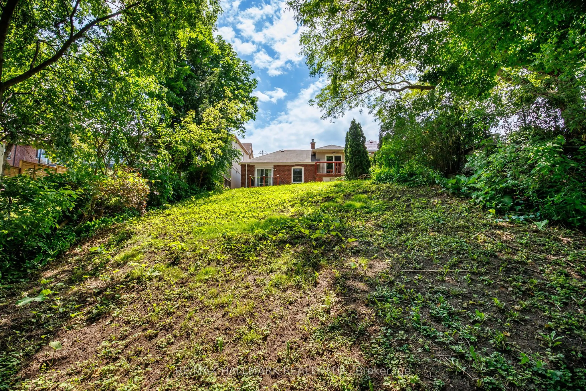 8 Davies Crescent