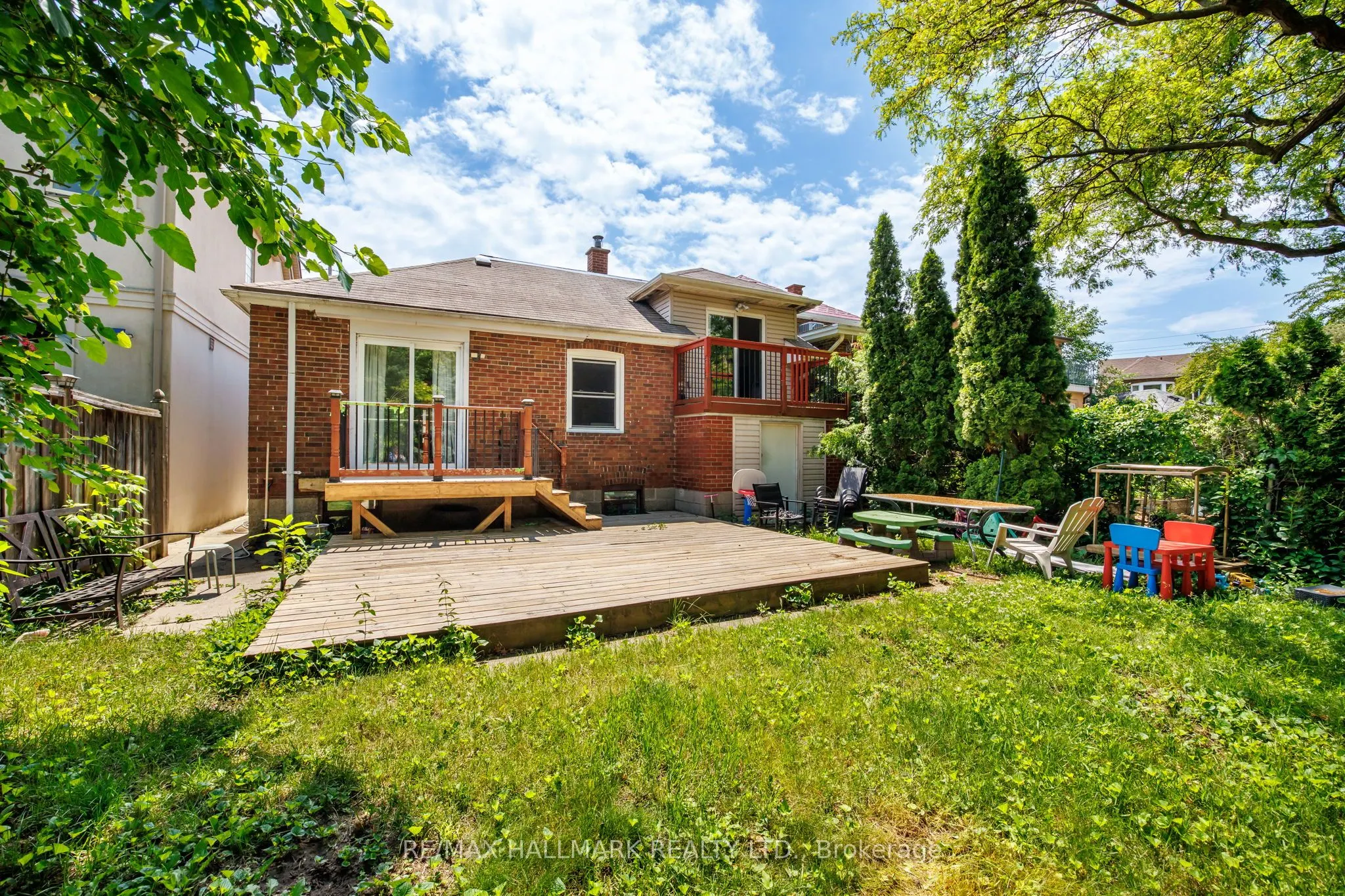 8 Davies Crescent