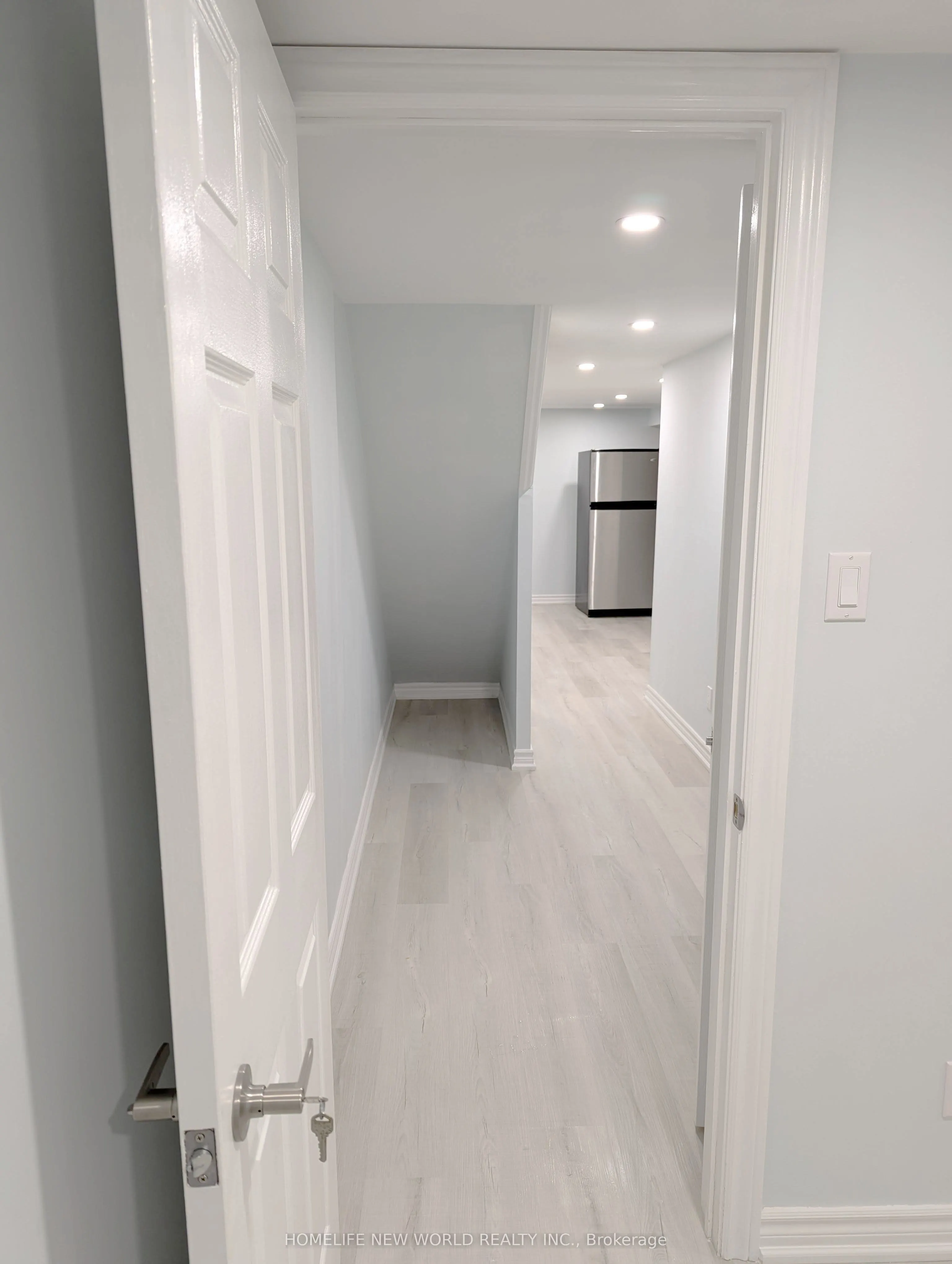 90 Oakvale Avenue #Lower