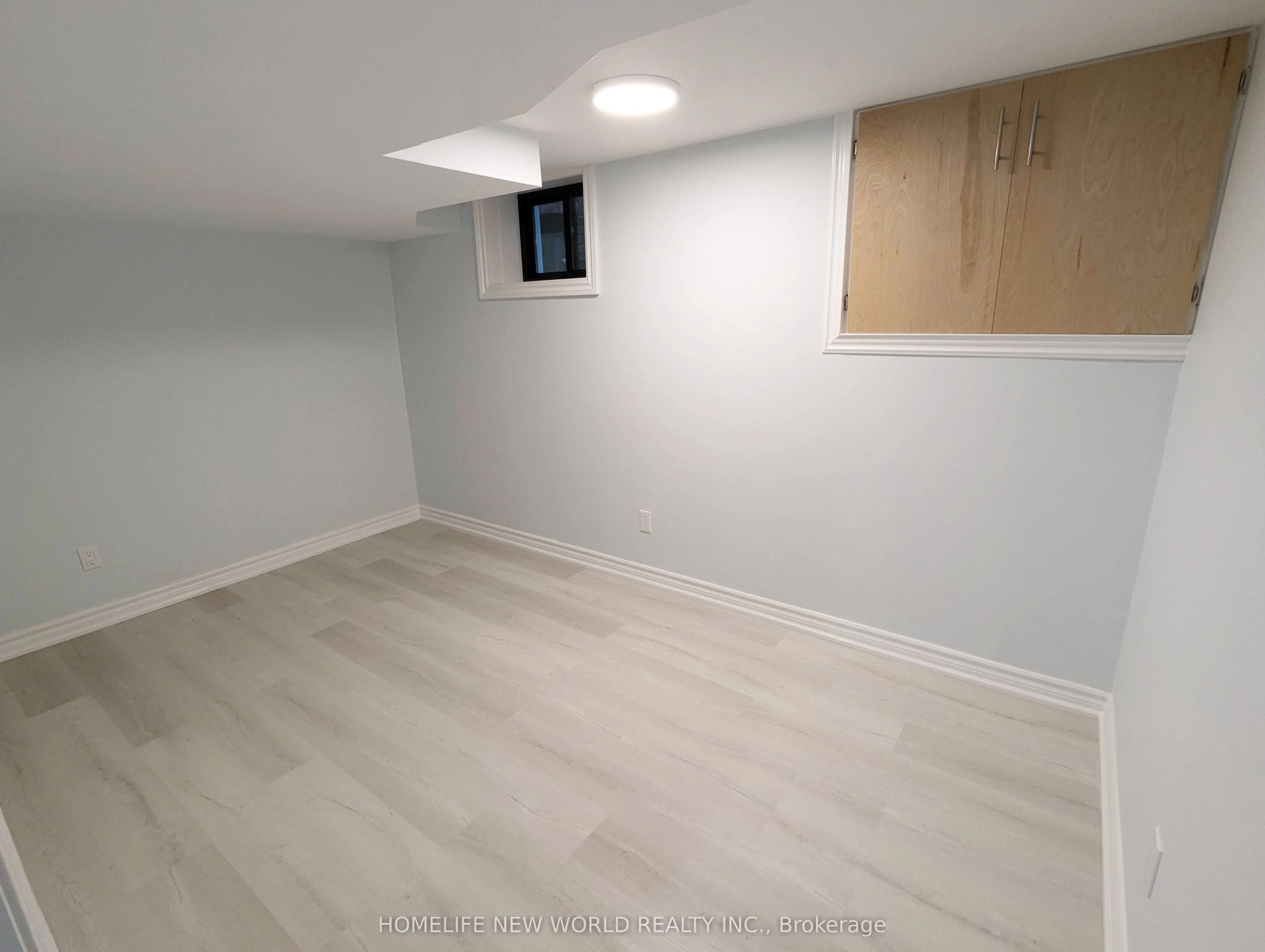 90 Oakvale Avenue #Lower