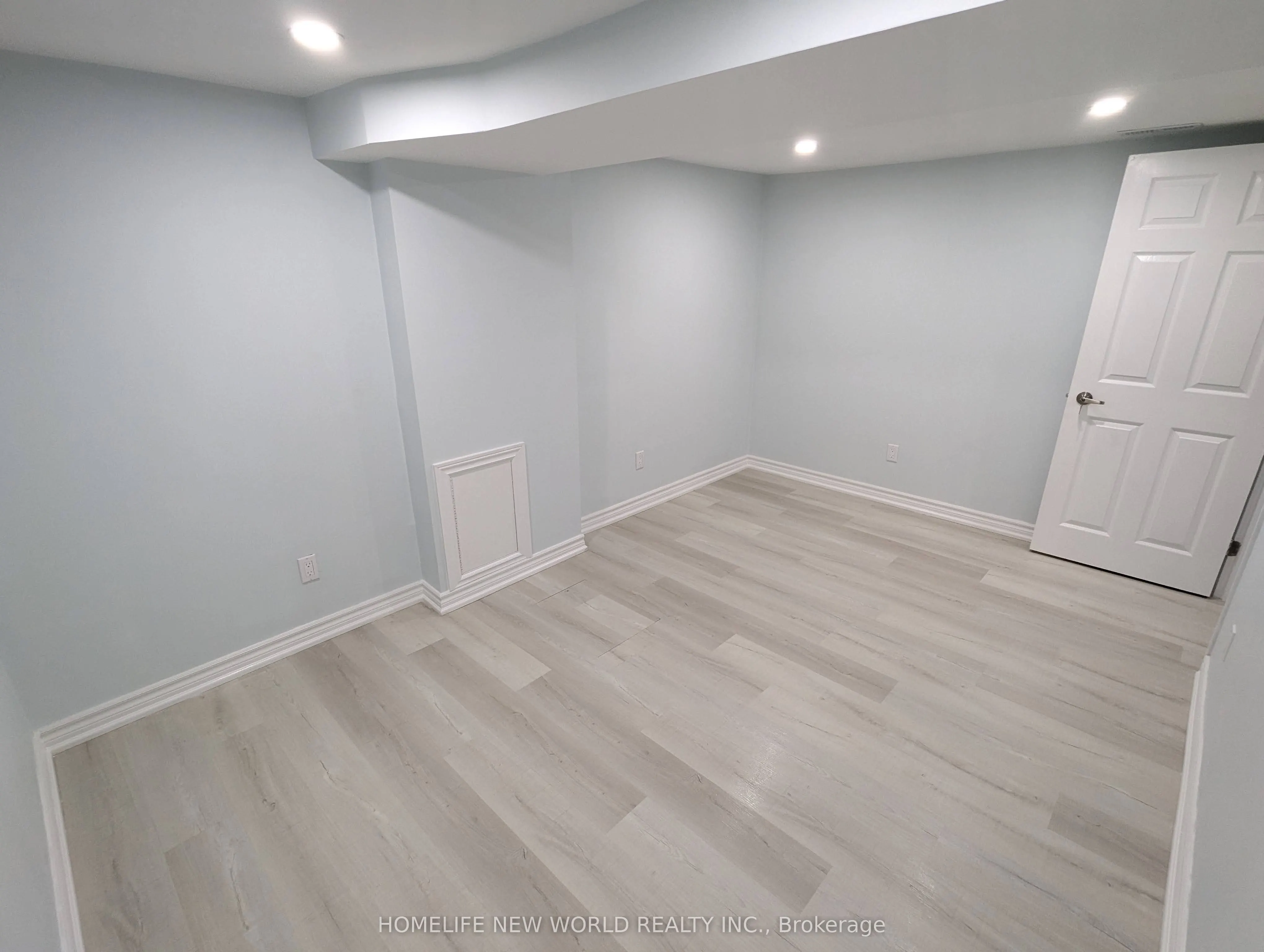 90 Oakvale Avenue #Lower