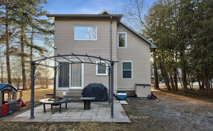 99 Townline Road N