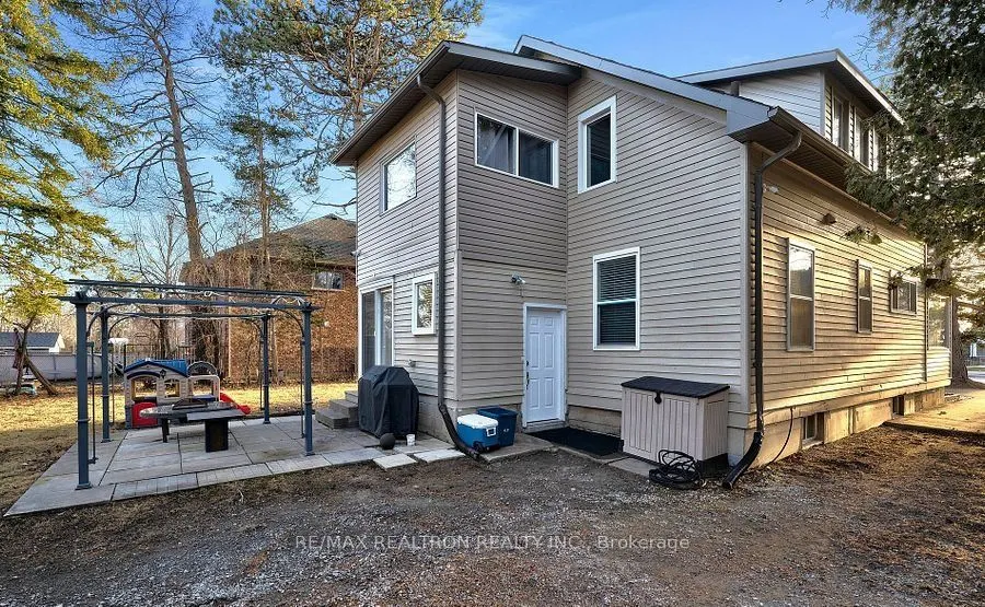 99 Townline Road N
