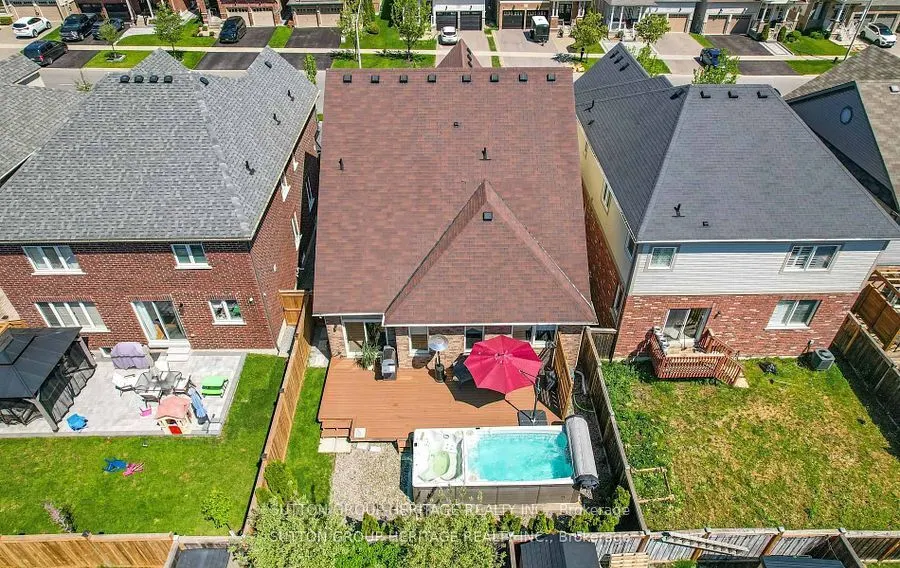 19 Northglen Boulevard