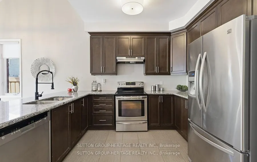 19 Northglen Boulevard