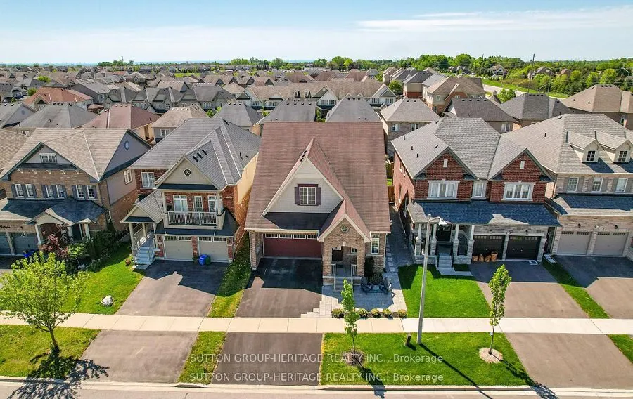 19 Northglen Boulevard