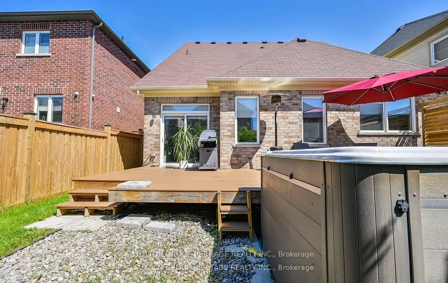 19 Northglen Boulevard