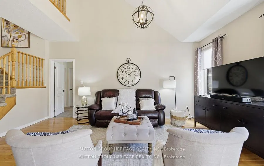 19 Northglen Boulevard