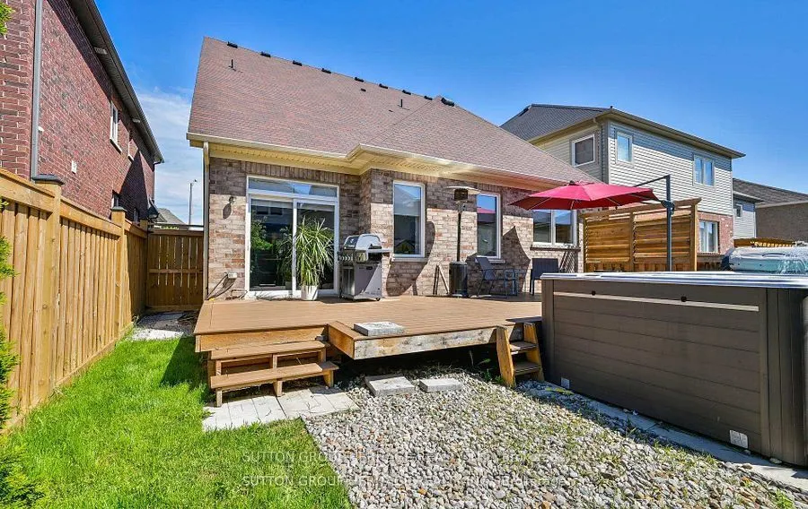 19 Northglen Boulevard