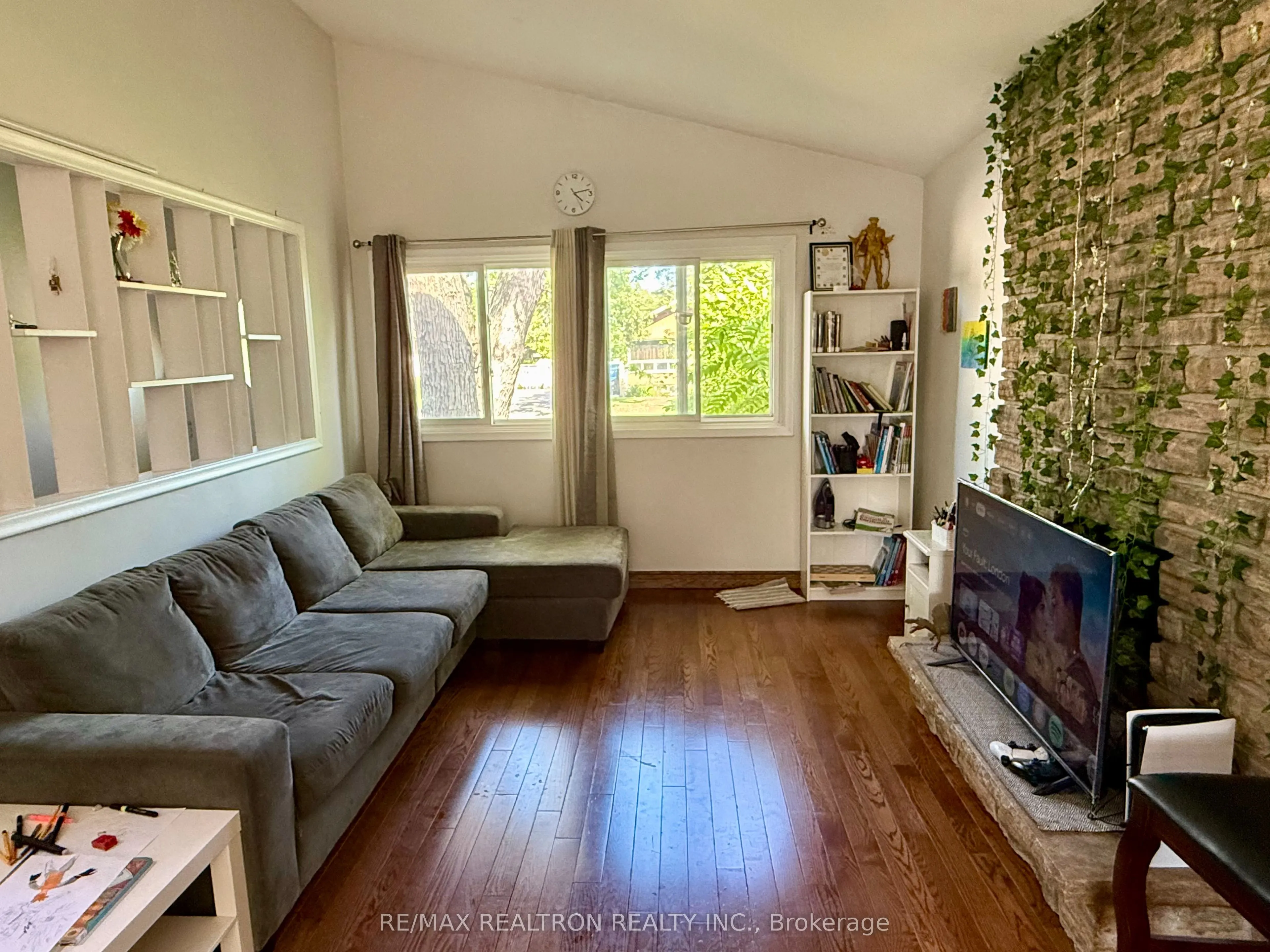 6 Mid Pines Road #Upper