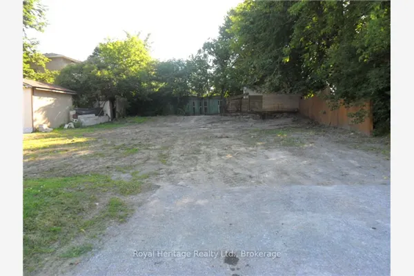 367 Centre Street S
