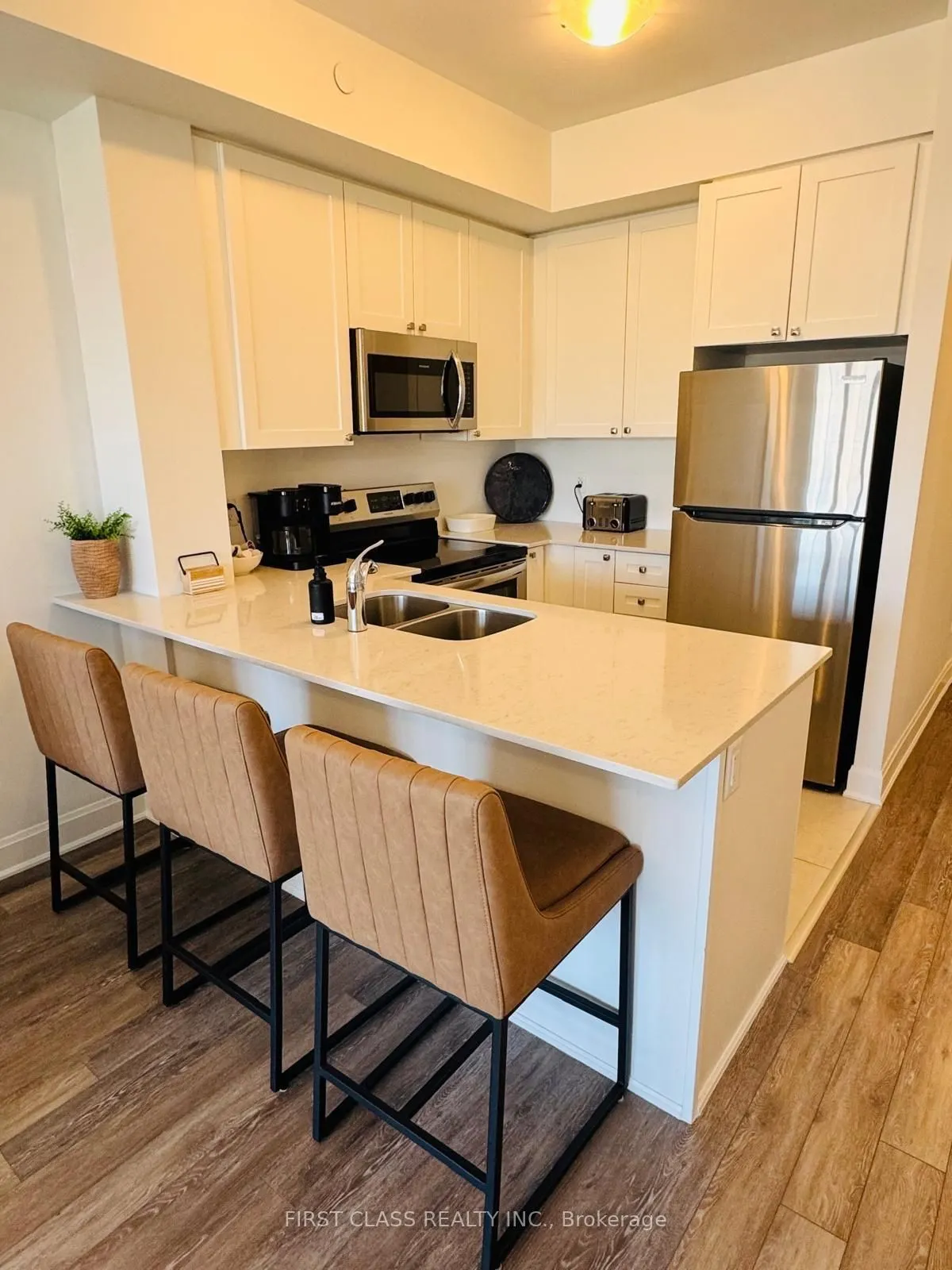 50 Lakebreeze Drive #306